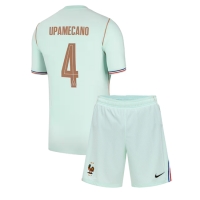 Camiseta Francia Dayot Upamecano #4 Segunda Equipación Replica Mundial 2026 para niños mangas cortas (+ Pantalones cortos)